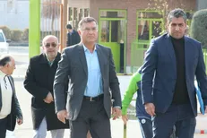 حضور سرمربی جدید نساجی در ورزشگاه کارگران برای مراسم معارفه