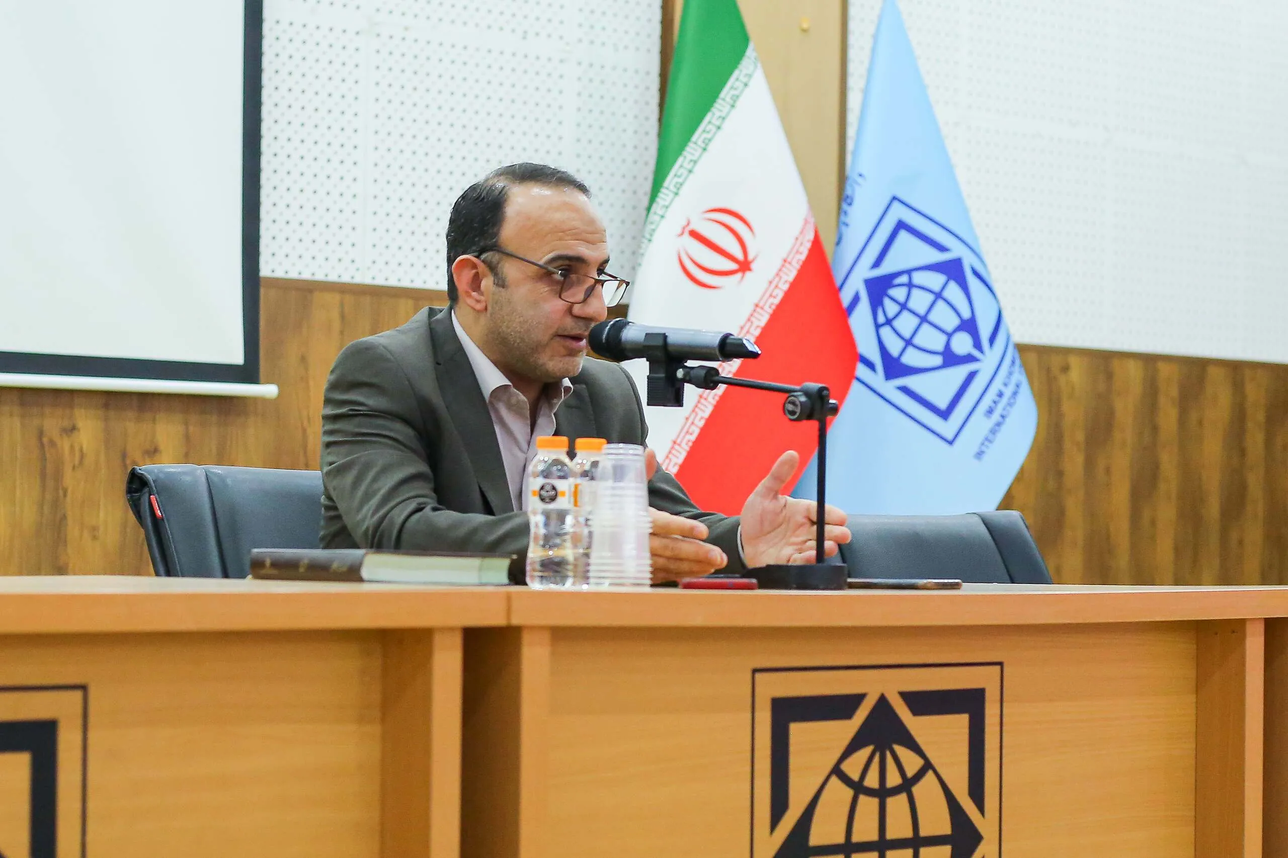 نشریات دانشگاهی