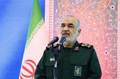 سرلشکر سلامی: انقلاب اسلامی، انفجار نور و در هم شکننده شوکت مستکبران بود/ از دشمنان نمی&zwnj;هراسیم، چون کبریایی از آن خداوند است+فیلم