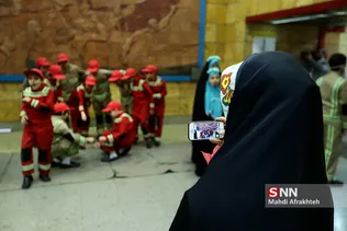آگاه سازی شهروندان درباره چهارشنبه سوری در متروی دروازه شمیران