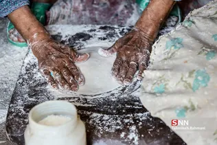 شاطلا هنوز هم نان خانواده را با زحمت و تلاش خود پخت می کند.