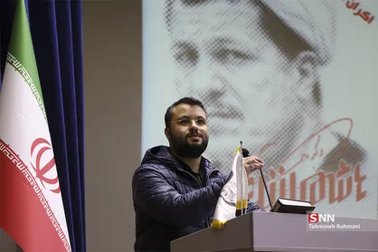 نشست نقد و بررسی مستند هاشمی زنده است