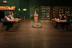 مناظره بین جوانان اصولگرا و اصلاح‌طلب روی میز بدون توقف