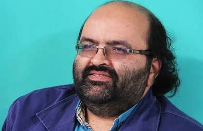جشنواره شعر و داستان انقلاب ادای دین ادبیات به حافظه تاریخی ماست
