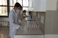 تولید ژل ضدعفونی کننده دست در مرکز نوآوری و کارآفرینی دانشگاه خلیج فارس بوشهر