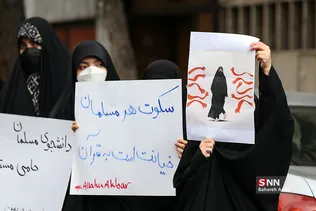 تجمع دانشجویان ایرانی در اعتراض به‌ اقدام ضدحجاب هند