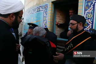 
مراسم تعویض پرچم گنبد حرم حضرت معصومه (س)