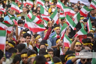 امروز در حرم مطهر شاهچراغ (ع)شوری برپا بود از جنس دانش آموزی، از جنس ذهن های جوان دهه هشتادی !