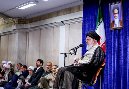 رهبر معظم انقلاب: جنگی به وقوع نمی&zwnj;پیوندد/ اصل مذاکره با آمریکا غلط است؛ با دولت کنونی آن یک سم مضاعف/ در این رویارویی، آمریکا وادار به عقب&zwnj;نشینی خواهد شد