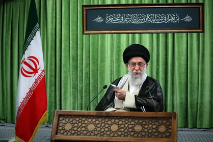 حاشیه&zwnj;نگاری دیدار دانشجویان با رهبر انقلاب / از خانه&zwnj;تکانی در بیت تا گفتگوی خصوصی با آقا!