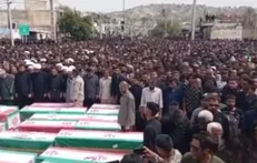 اقامۀ نماز بر پیکر کودکان شهید میناب