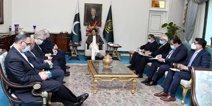 دیدار ظریف با نخست وزیر پاکستان/ امیدواری عمران خان نسبت به توسعه روابط