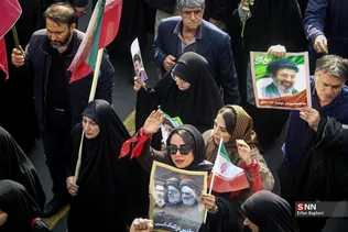 مراسم تشییع شهدای ناوگان دنا در میدان انقلاب تهران