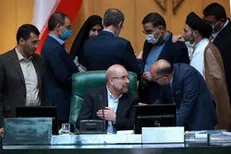نمایندگان از پاسخ وزیر کار درباره نحوه هزینه کرد منابع حاصل از فروش شستا قانع نشدند و شریعتمداری دومین کارت زرد خود را از مجلس گرفت.