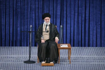رهبر انقلاب: هیچ منفعتی برای امت اسلامی بالاتر از اتحاد نیست/اگر امت اسلامی متحد بود قضایای غزه و یمن اتفاق نمی&zwnj;افتاد+ فیلم