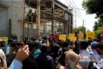 تجمع اعتراضی فعالان دانشجویی و مردمی مقابل ویلای 