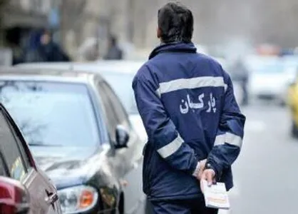 فیلم/ برای پارک ماشین در خیابان پولی پرداخت نکنید/ فعالیت پارکبانان غیر قانونی است