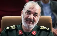 سرلشکر سلامی: حماسه‌ خادمان عرصه سلامت مانند دفاع مقدس جاودانه می‌ماند / توصیف هنرنمایی کادر درمانی سخت است
