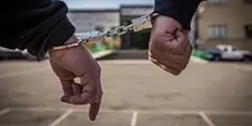 «استاد» دزد‌ها دستگیر شد/آموزش موبایل قاپی در حین سرقت