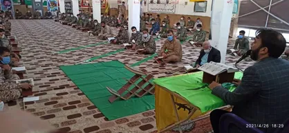 برپایی محفل انس با قرآن توسط رزمندگان لشکر فاطمیون در سوریه + تصویر