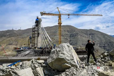 بازدید هیئتی از خبرنگاران خارجی از پل B۱ کرج