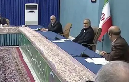 شبکه خبر مهم نیست ما کار خودمان را می کنیم. شبکه خبر به جای آنکه حرفای بی ربط را بزند این حرفا را پخش کند تا مردم هم در جریان قرار بگیرند