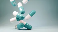 نانوذرات طلا با چه پوششی بیشترین پراکندگی نوری را ایجاد می‌کنند؟