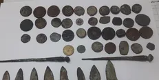 دستگیری ۲ قاچاقچی در مترو با هزار و ۳۰۰ سکه تاریخی