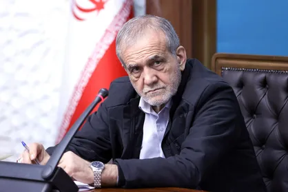 پزشیکان: تغییر آدم&zwnj;ها مشکلی را حل نخواهد کرد/ خبر استیضاح وزیر اقتصاد به بی&zwnj;ثباتی بازار دامن زده است
