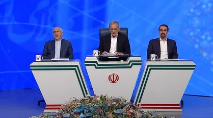 پزشکیان: قرار بود تحریم&zwnj;ها را دور بزنیم، اما آن&zwnj;ها ما را دور زدند/ کاسبان تحریم، مخالفان از بین رفتن تحریم ها هستند + فیلم