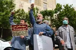 تجمع اعتراضی خانواده‌های قربانیان ترورهای منافقین مقابل سفارت سوئد