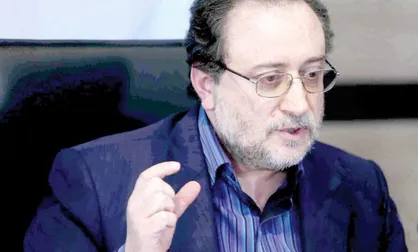 عبدی: در شرایط کنونی، بستن مالیات بر خرید و فروش ارز اشتباه است