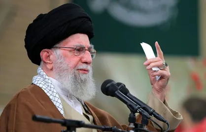برآمدن حوزه مبارک قم در طلیعه قرن چهاردهم پدیده&zwnj;ای بی&zwnj;نظیر بود که در میانه حوادثی بزرگ و سهمگین رخ داد