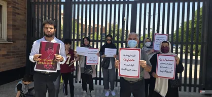 تجمع خانواده&zwnj;های اوتیسم درب استانداری؛ خواستار افزایش سقف پوشش بیمه و حمایت دولت هستیم
