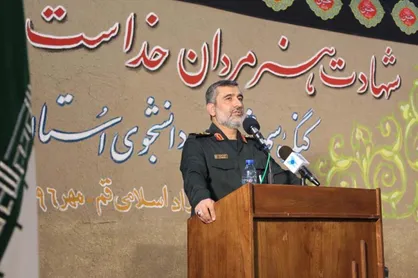 هیچ قدرتی قادر به متوقف کردن قدرت نظامی ایران نیست/ دانشجویان بزرگترین ثروت کشورمان هستند