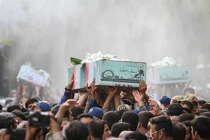 وداع مردم تهران با پیکر&zwnj;های ۱۱۰ شهید دوران دفاع مقدس