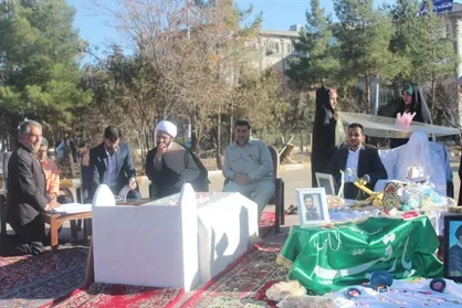 زوج جوان در جوار شهید گمنام دانشگاه آزاد اسلامی عهد آسمانی بستند
