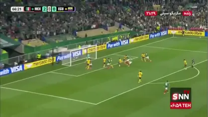 ضربه سر بازیکن مکزیک را گلر اکوادور با کف دست دفع کرد / مکزیک 2 - 0 اکوادور