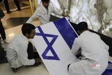 دانشجویان و اساتید علوم پزشکی شیراز در محکومیت جنایت‌های آمریکا و رژیم صهیونیستی تجمع کردند + فیلم