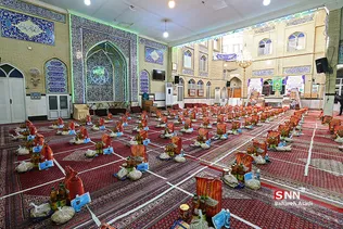 تهیه بسته مواد غذایی و جهیزیه در مسجد روحانی