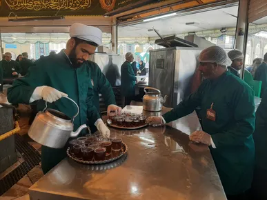 خادمانی از کرانه مکران در خدمت زائران رضوی+فیلم