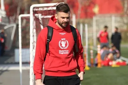 گلر پرسپولیس بالاخره به تهران رسید