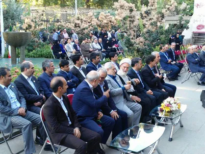 دانشجویان همدانی زادروز بوعلی&zwnj;سینا را در جوار آرامگاهش جشن گرفتند