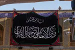 با نزدیک شدن به ۳۰ ذی‌القعده، سالروز شهادت امام جواد(ع)، حال و هوای نجف اشرف دگرگون شده است. آستان مقدس علوی طبق سنتی دیرینه، کتیبه‌های مزین به نام مبارک امام نهم را در صحن و سرای حیدری نصب کرده است تا پیام‌آور غربت و شهادت مظلومانه جوان‌ترین امام شیعیان 