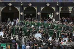 مردم شهر مقدس قم از نقاط مختلف شهر با برپایی دسته‌جات عزاداری به مناسبت روز تاسوعای حسینی به سمت حرم مطهر بانوی کرامت حرکت کرده به عزاداری و سوگواری می‌پردازند. 