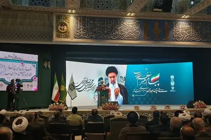 گزارشی از سی&zwnj;وسومین اجلاس سراسری نماز/قرائت پیام رهبر معظم انقلاب در مشهد