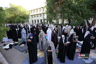 اقامه نماز عید فطر در مسجد دانشگاه تهران
