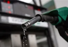 یوسف‌نژاد: تخصیص ۶۰ لیتر بنزین نوروزی برای خودرو‌ها / معادل ۸۵.۵% ارزش نفت خام تولیدی برای تسویه مطالبات سررسید شد