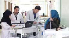 ساعت کاری باورنکردنی رزیدنت‌ها / آموزش پزشک متخصص، با اعمال شاقه
