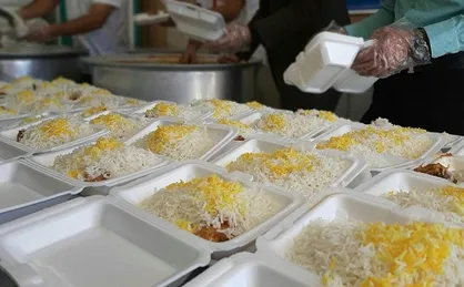 جهادگران دانشگاه فرهنگیان کردستان ۳۰۰۰ پرس غذای گرم بین نیازمندان توزیع کردند